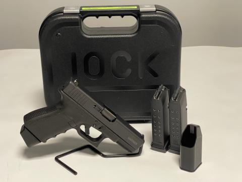 RARE GLOCK 19 MARINER 9MM,FACTORY CASE,2 MAGS